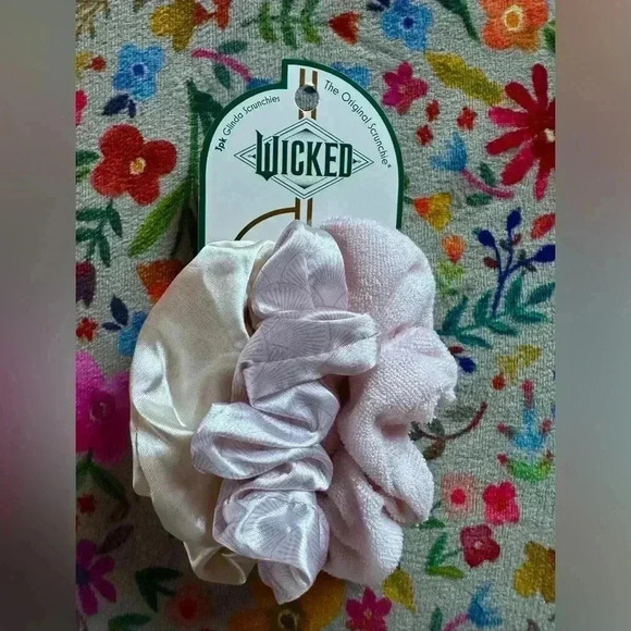 Wicked Glinda Scrunchie trio. New in package - Picture 1 of 5